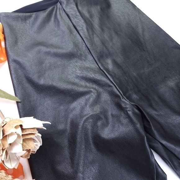 Commando Faux Leather Shapewear Control Leggings - Picture 6 of 12